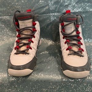 Air Jordan 9 Retro Big Kids 3.5Y. picture show condition of shoe. See shoe laces